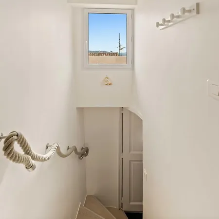 Magnificent - Ac- 2br- *